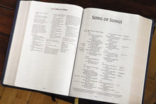 Load image into Gallery viewer, NIV - Thompson Chain-Reference Bible (Navy)