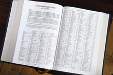 Load image into Gallery viewer, NIV - Thompson Chain-Reference Bible (Navy)
