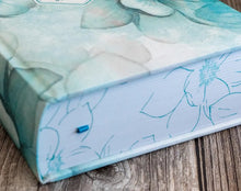 Charger l'image dans la galerie, Bible Segond 21 - Journal de bord - couverture rigide, toile imprimée motifs, jaspage
